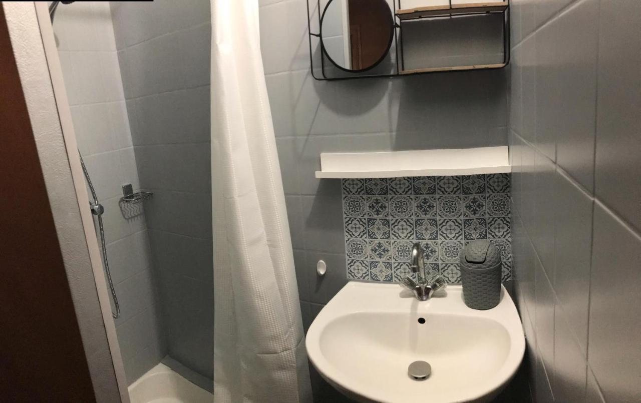 Proche De Walibi. Aqualand Et Canal Des Deux Mers Le Passage  Extérieur photo